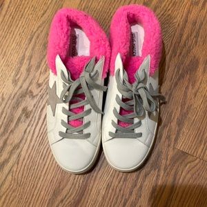 Steve Madden Star Sneaks with pink fur